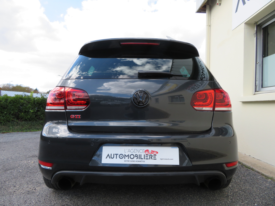 Volkswagen Golf — 5