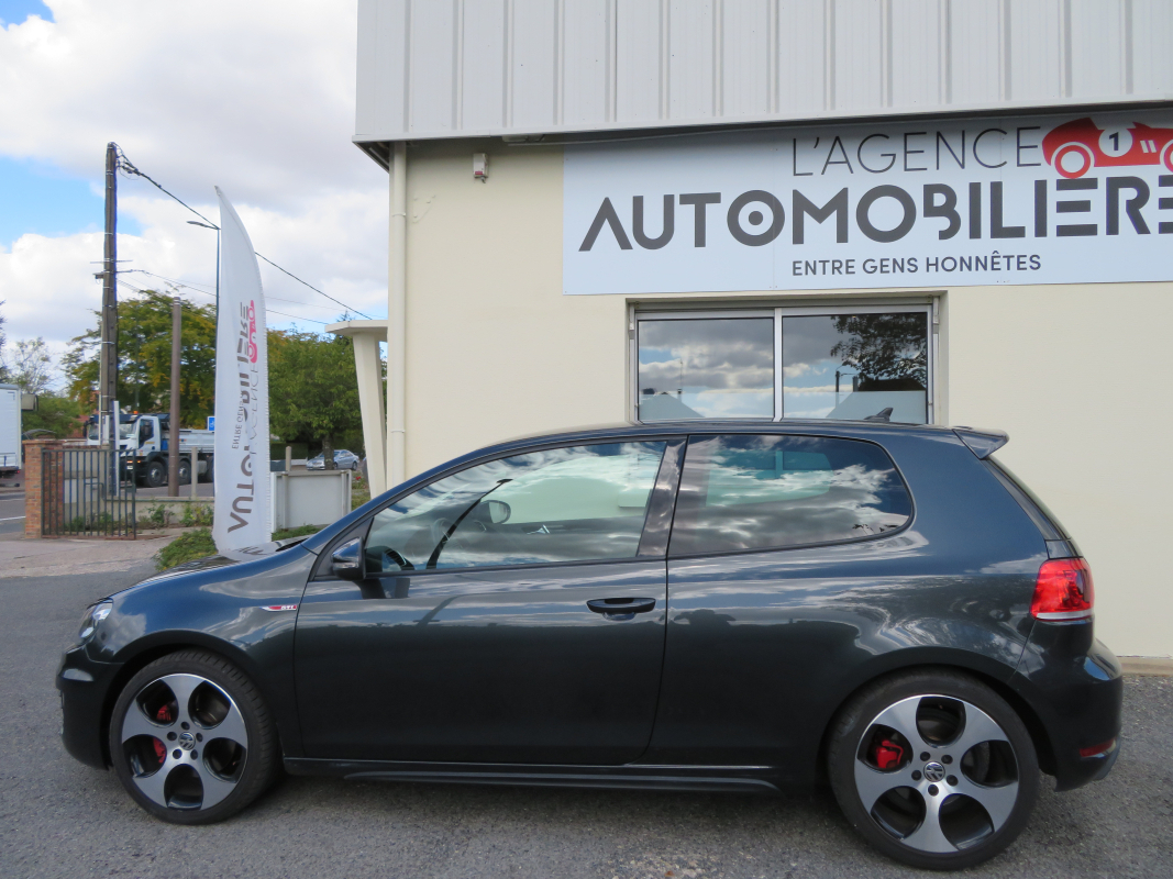 Volkswagen Golf — 3