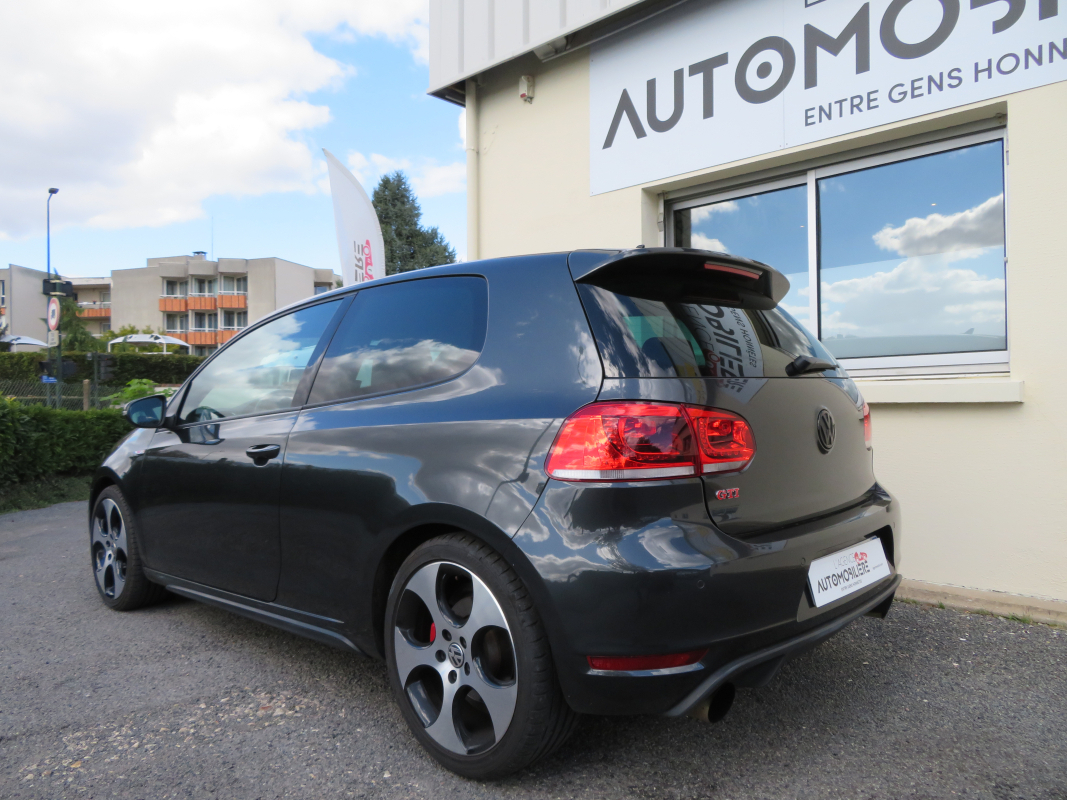 Volkswagen Golf — 4