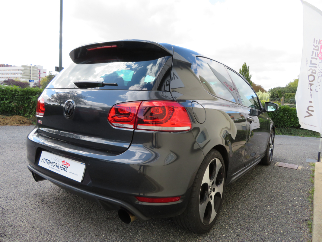 Volkswagen Golf — 6
