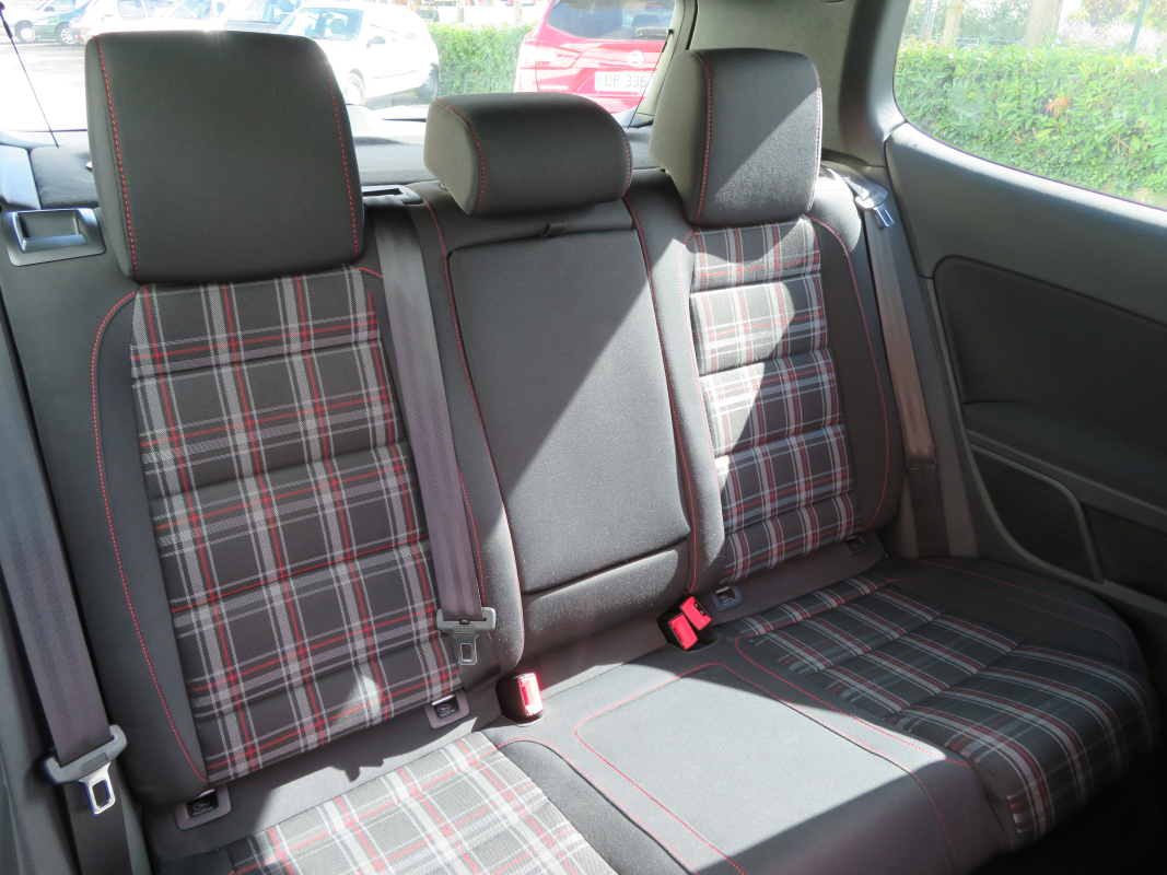 Volkswagen Golf — 16