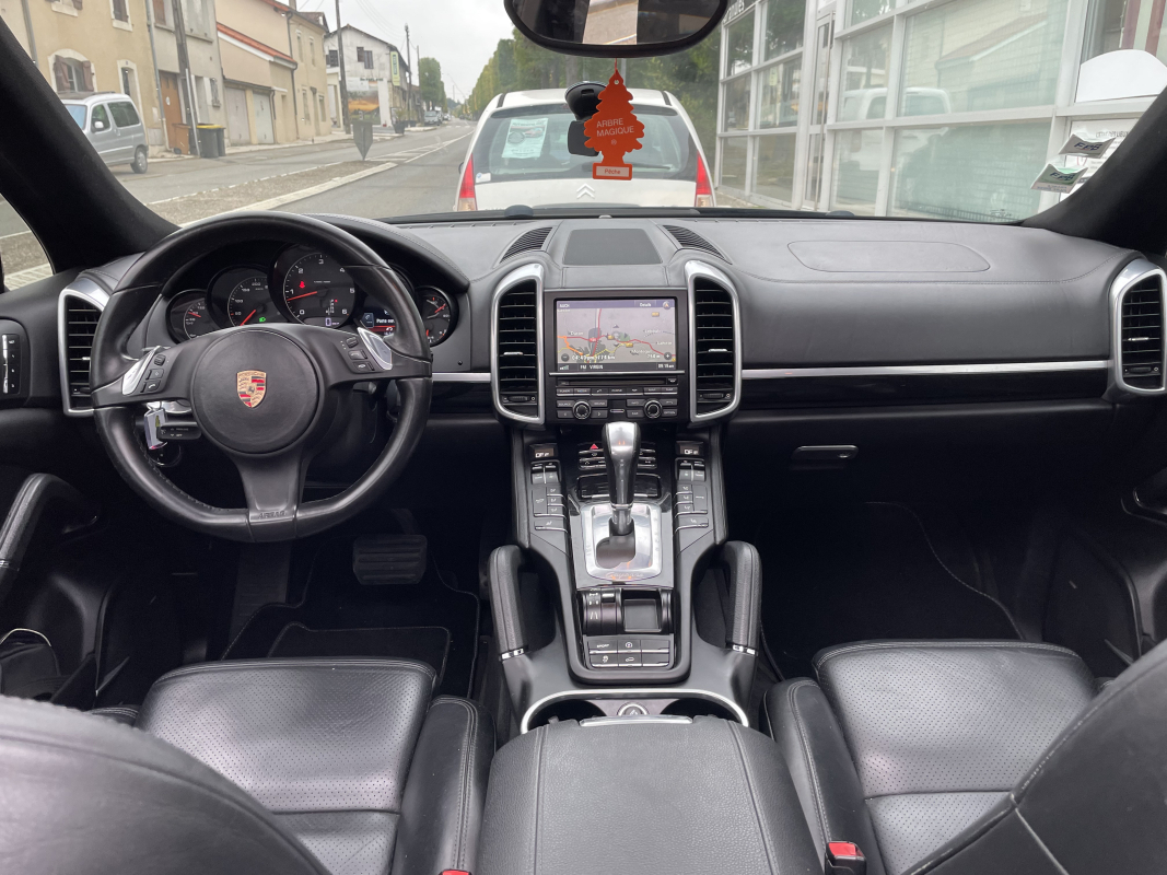 Porsche Cayenne — 12