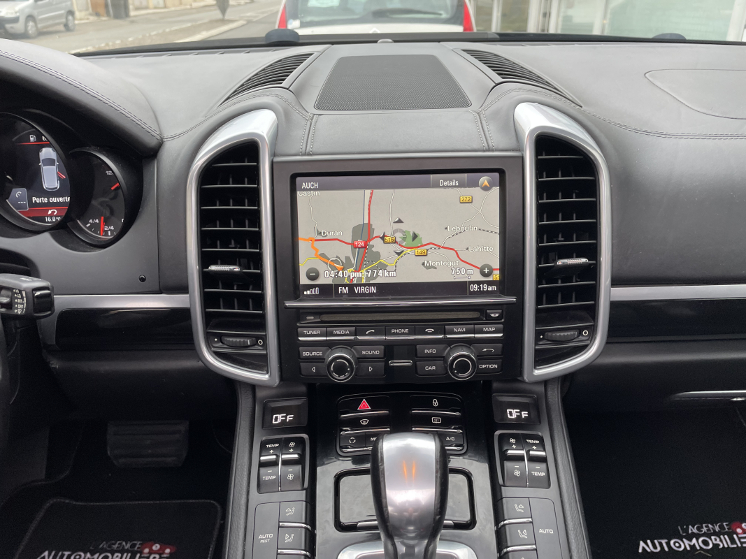 Porsche Cayenne — 14