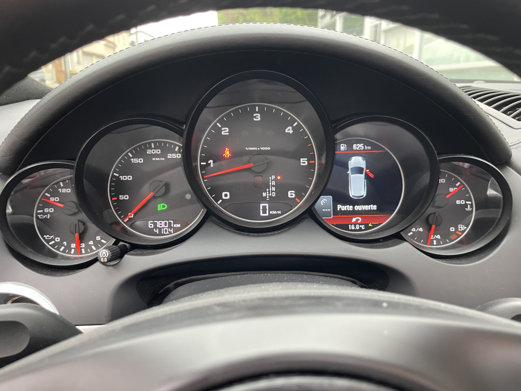 Porsche Cayenne — 17