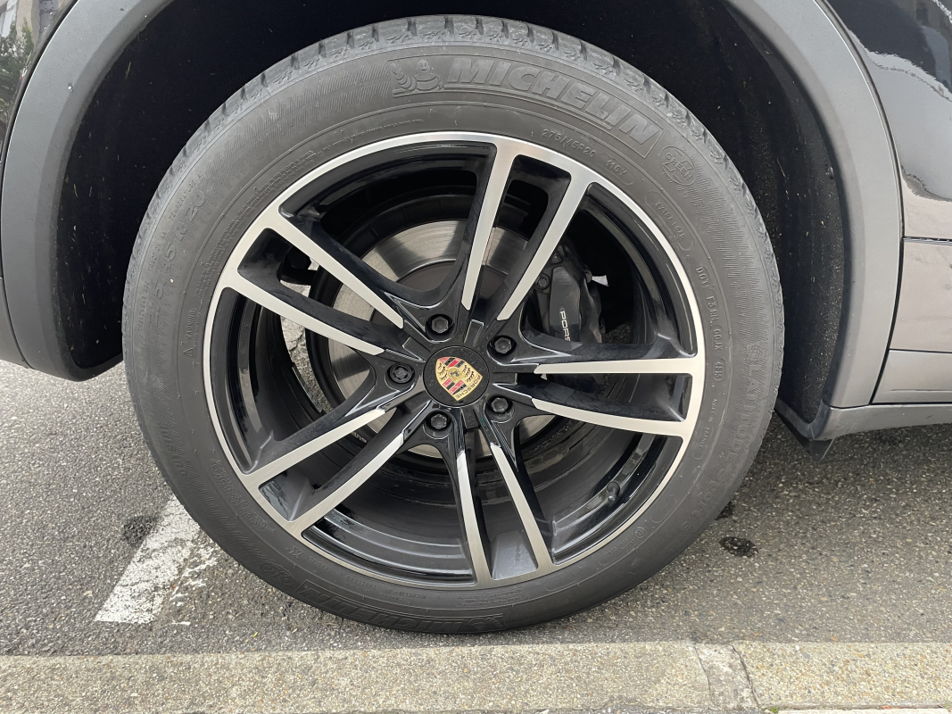 Porsche Cayenne — 32