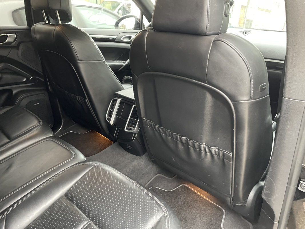Porsche Cayenne — 38