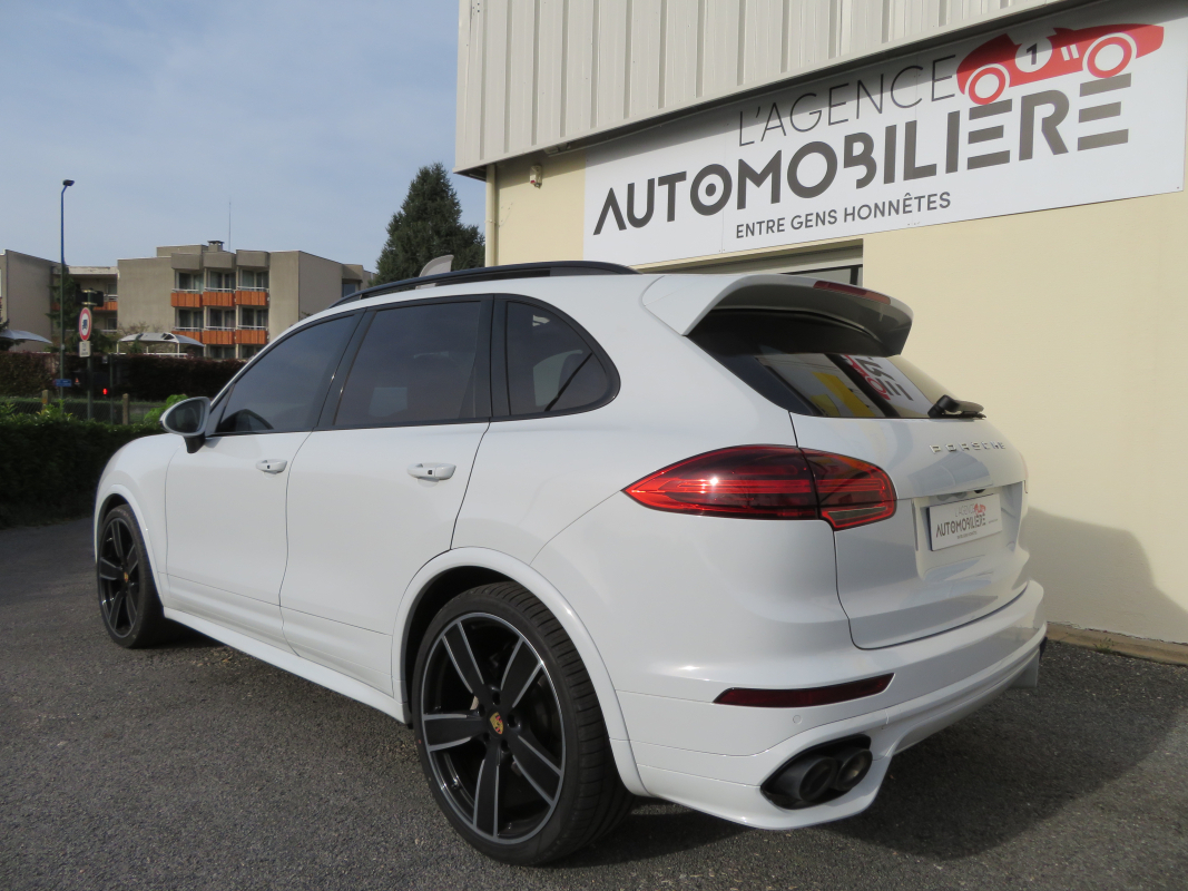 Porsche Cayenne — 4