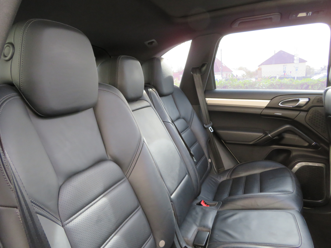 Porsche Cayenne — 18