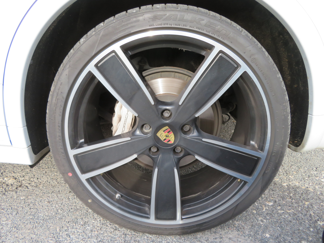 Porsche Cayenne — 30