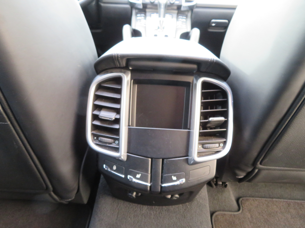 Porsche Cayenne — 23
