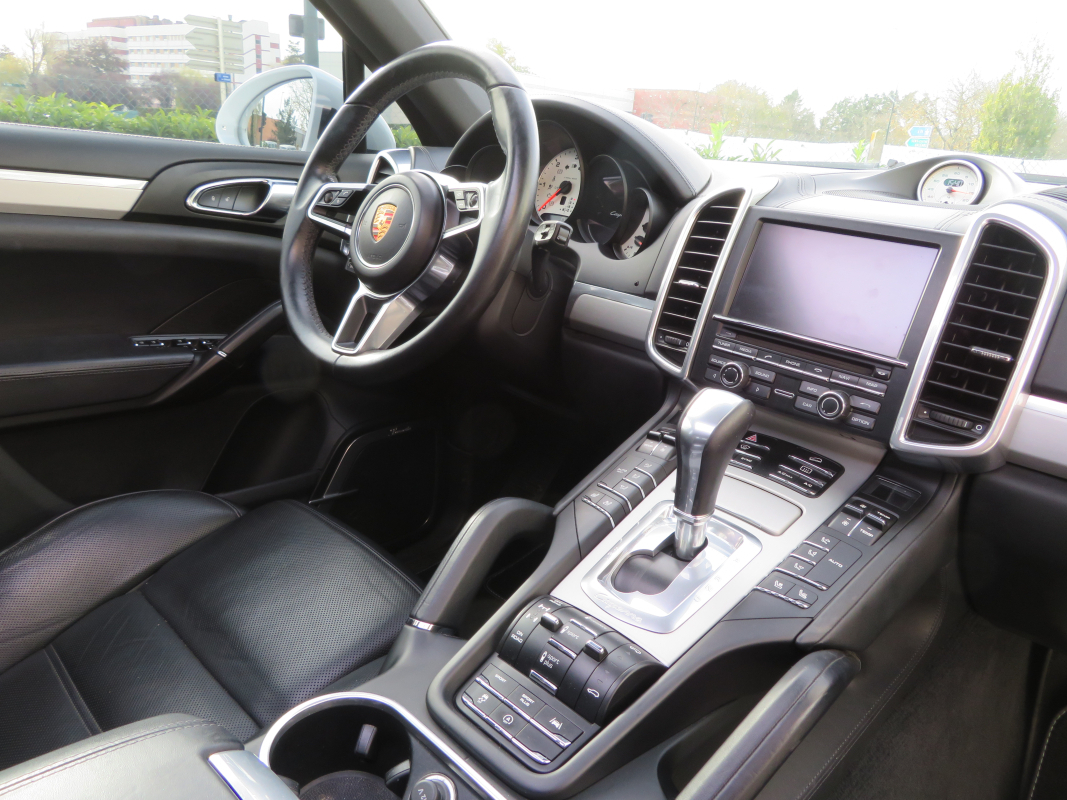 Porsche Cayenne — 12