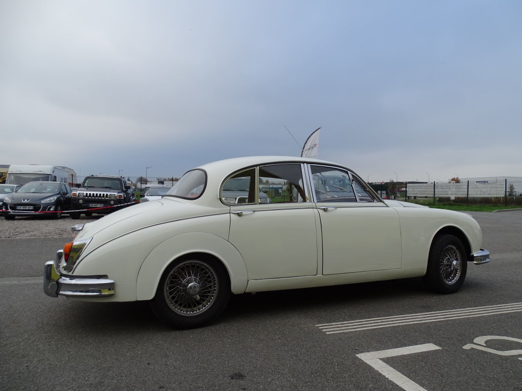 Jaguar MK2 — 8