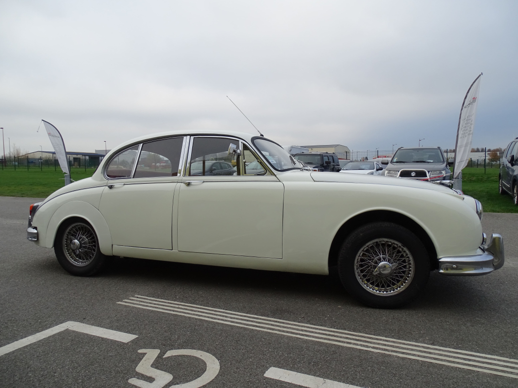 Jaguar MK2 — 7