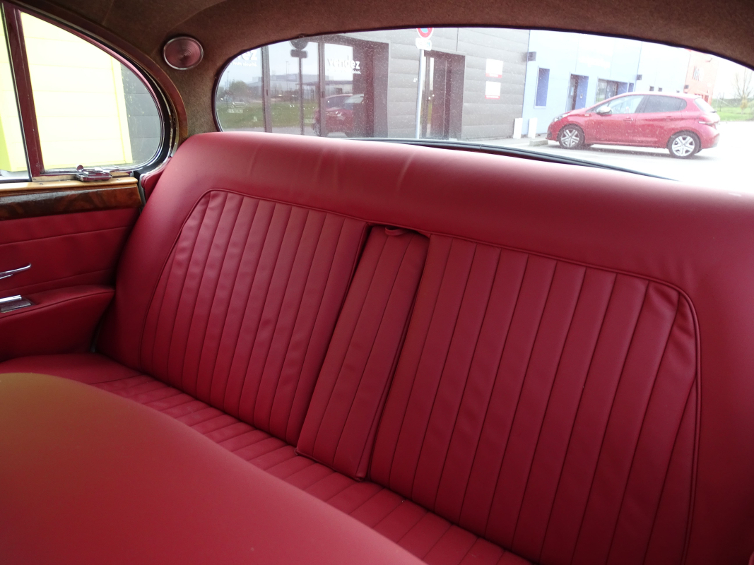 Jaguar MK2 — 18
