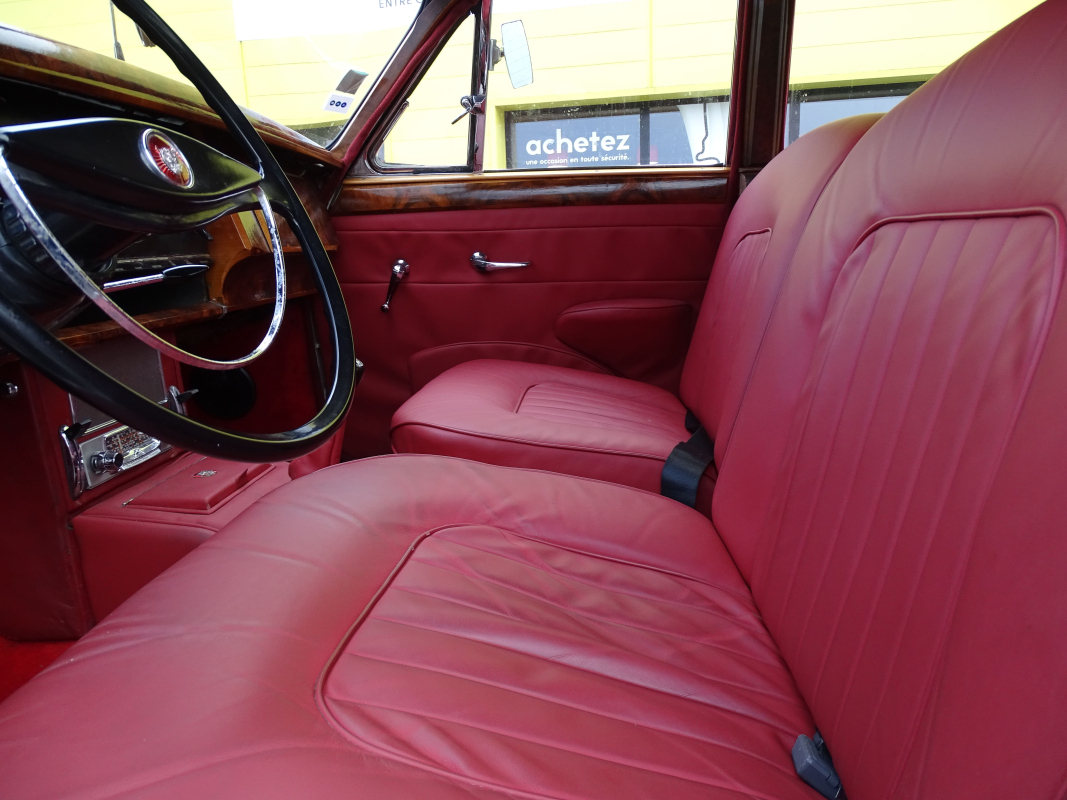 Jaguar MK2 — 10