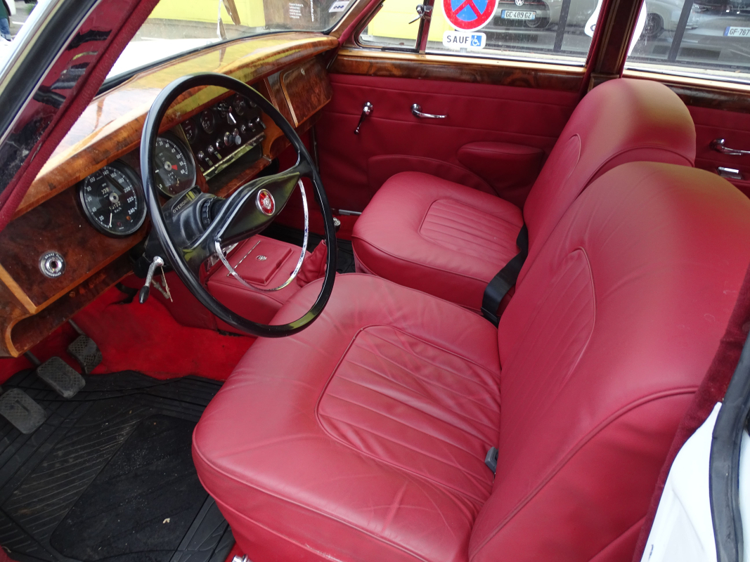 Jaguar MK2 — 9