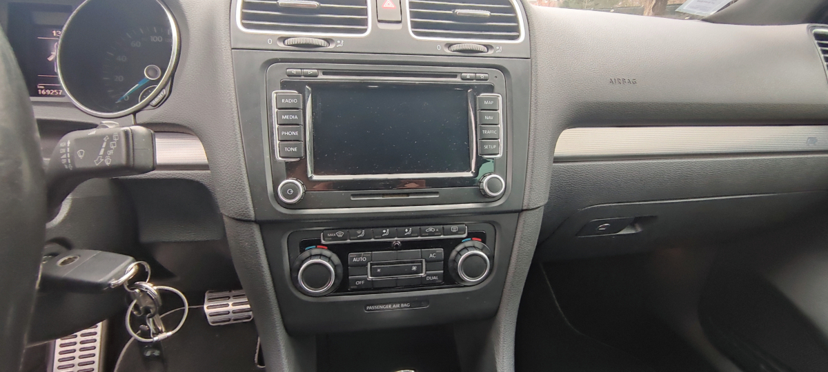 Volkswagen Golf — 24