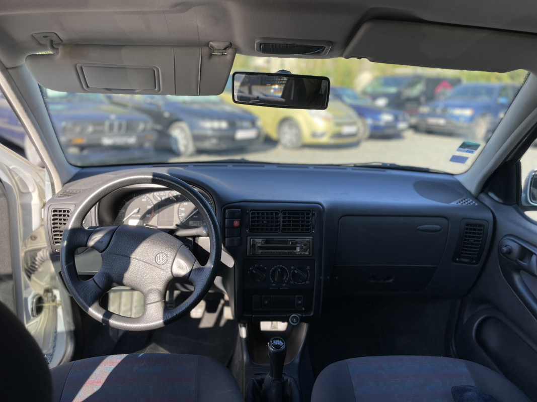 Volkswagen Polo — 12