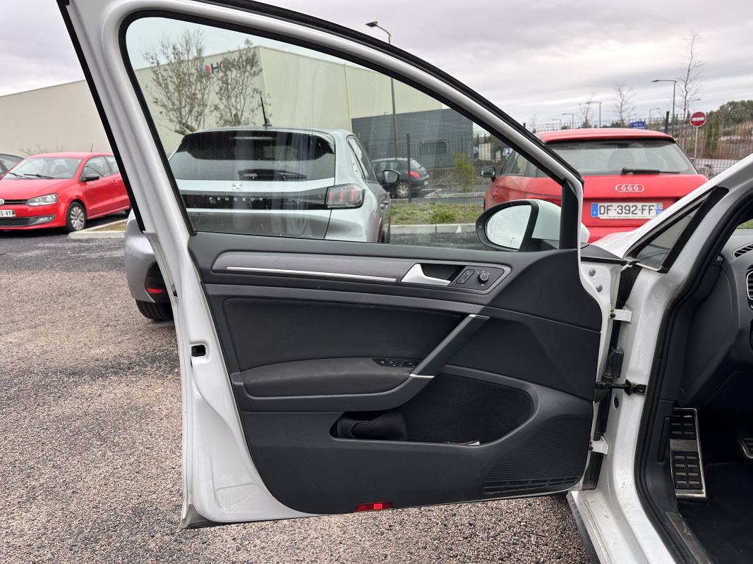 Volkswagen Golf — 17