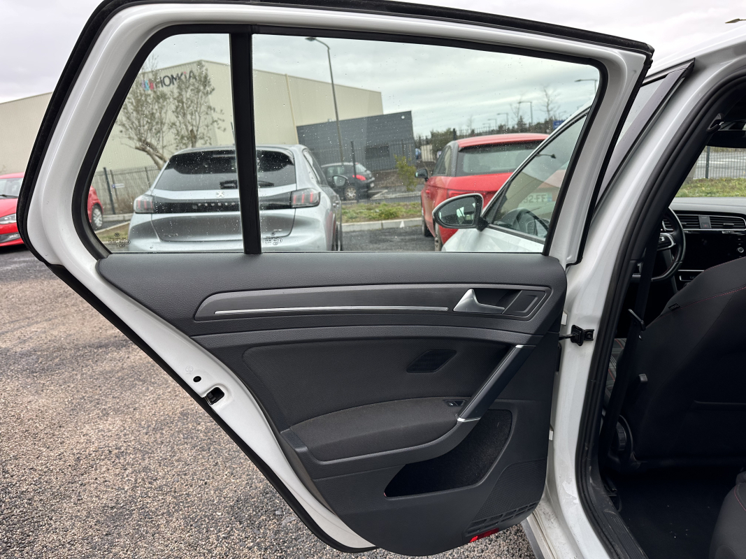 Volkswagen Golf — 18