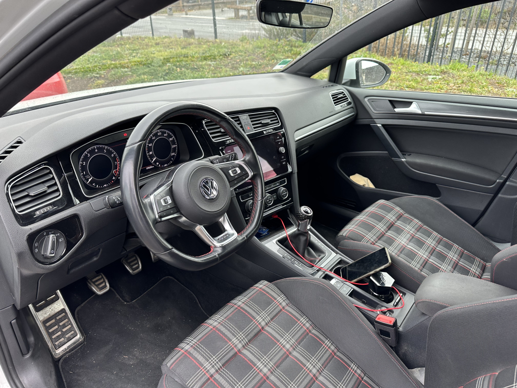 Volkswagen Golf — 10