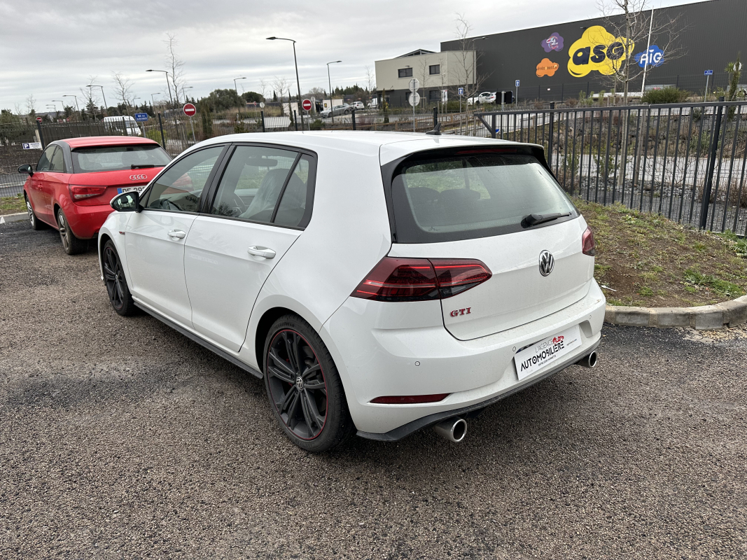 Volkswagen Golf — 5