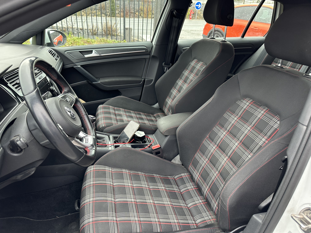 Volkswagen Golf — 9