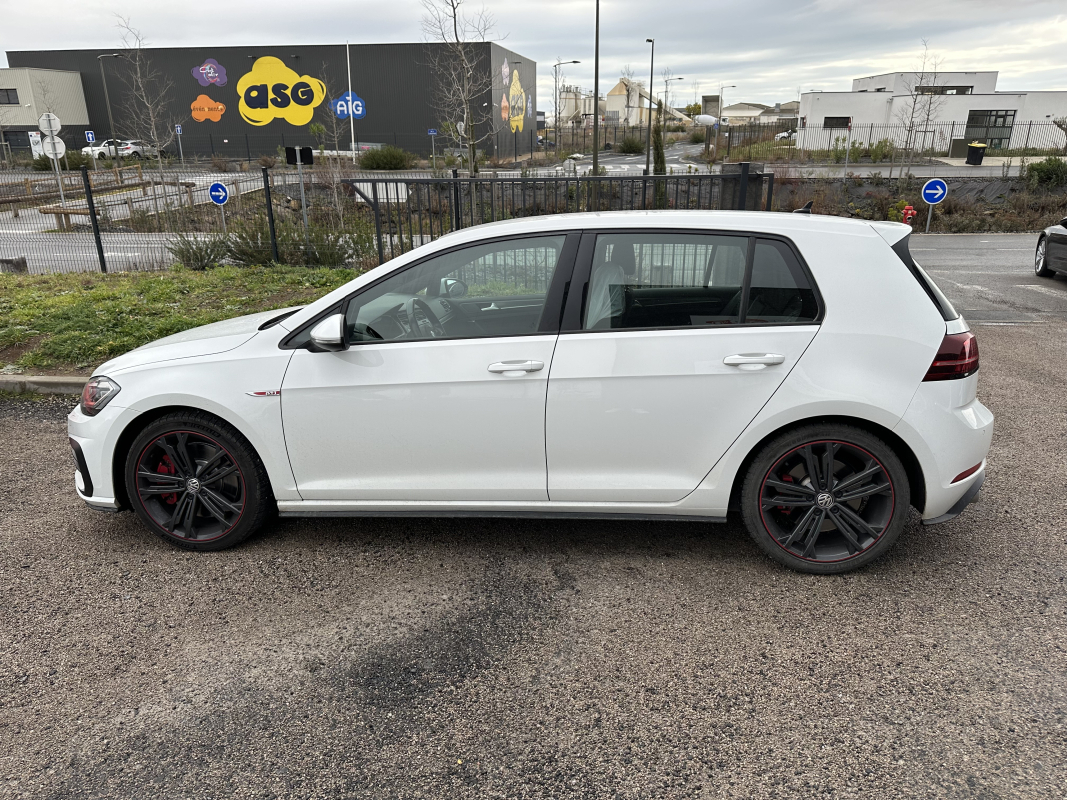 Volkswagen Golf — 4