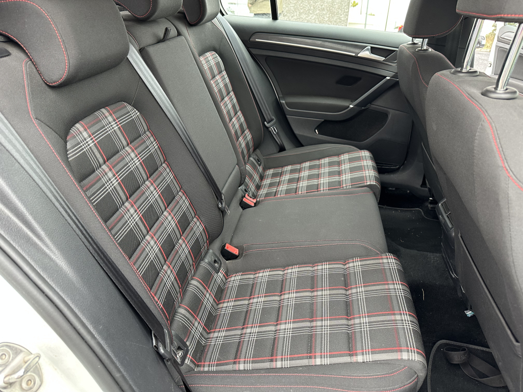 Volkswagen Golf — 14