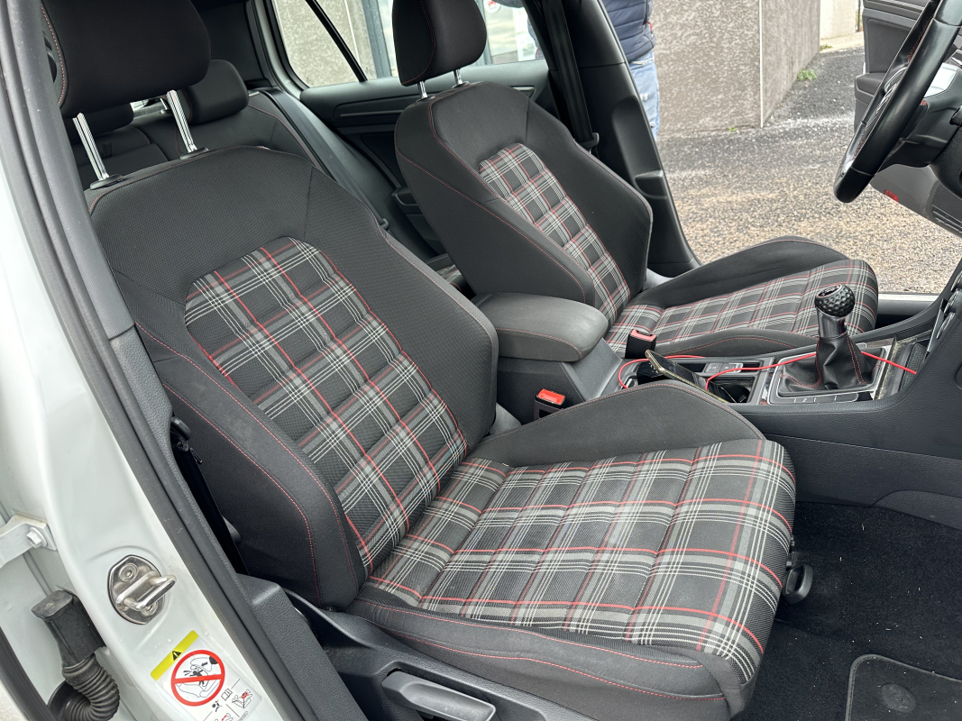 Volkswagen Golf — 13
