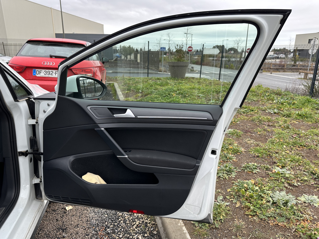 Volkswagen Golf — 23