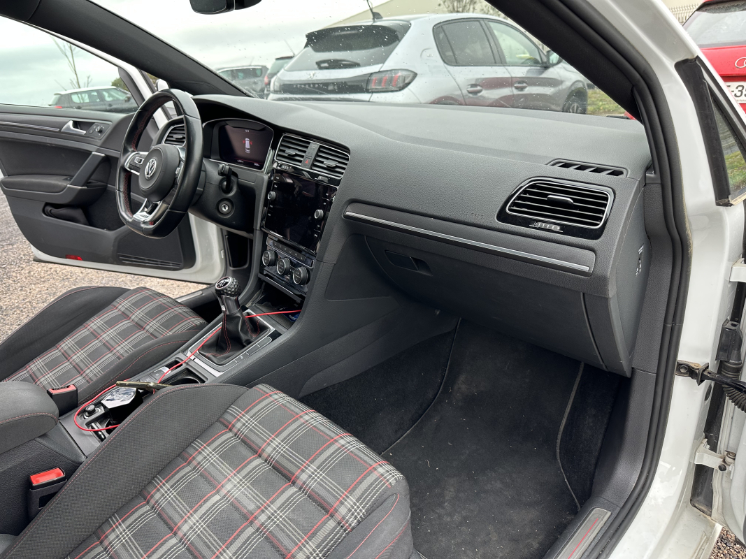 Volkswagen Golf — 12