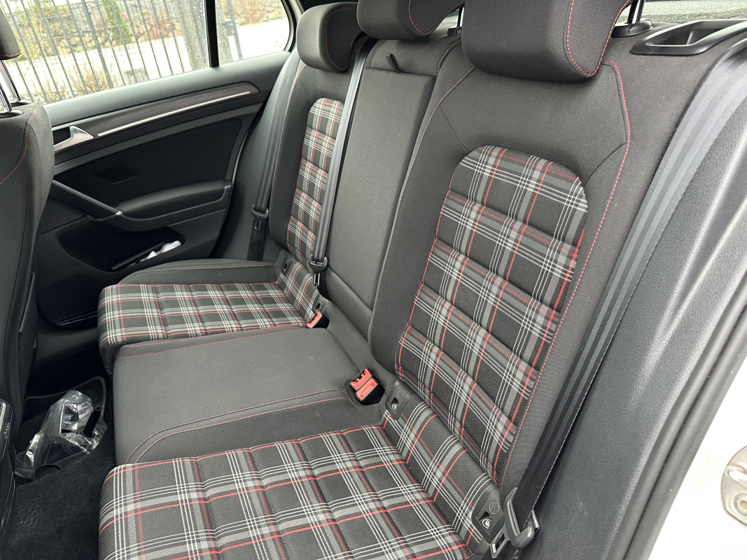 Volkswagen Golf — 16
