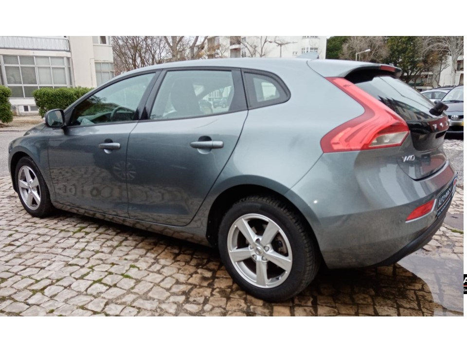 Volvo V40 — 3