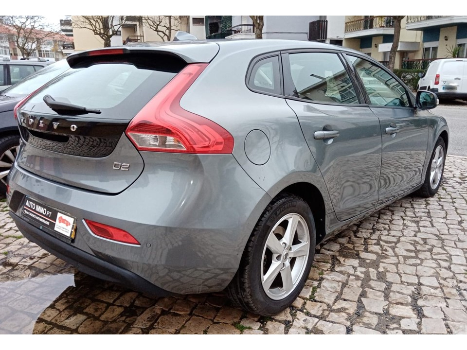 Volvo V40 — 2