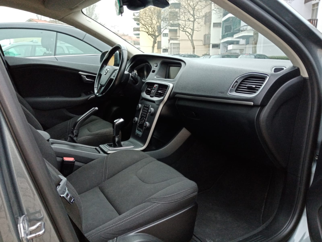 Volvo V40 — 9