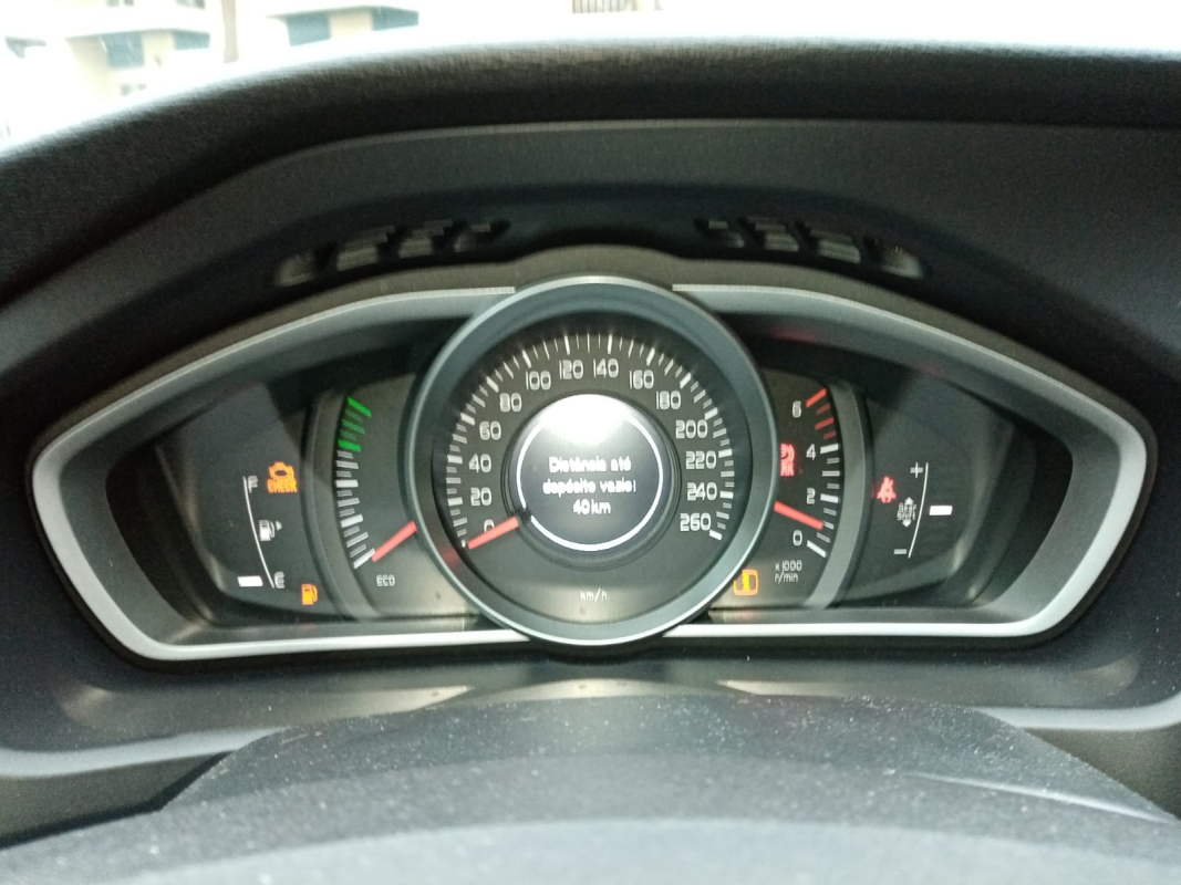 Volvo V40 — 13