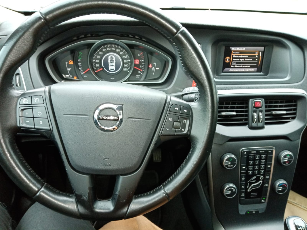 Volvo V40 — 14
