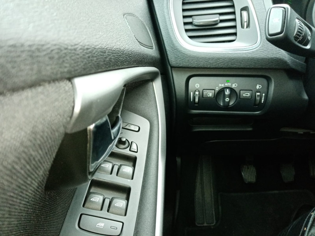 Volvo V40 — 12
