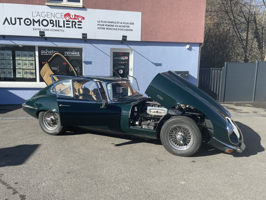 Jaguar Type E — 12