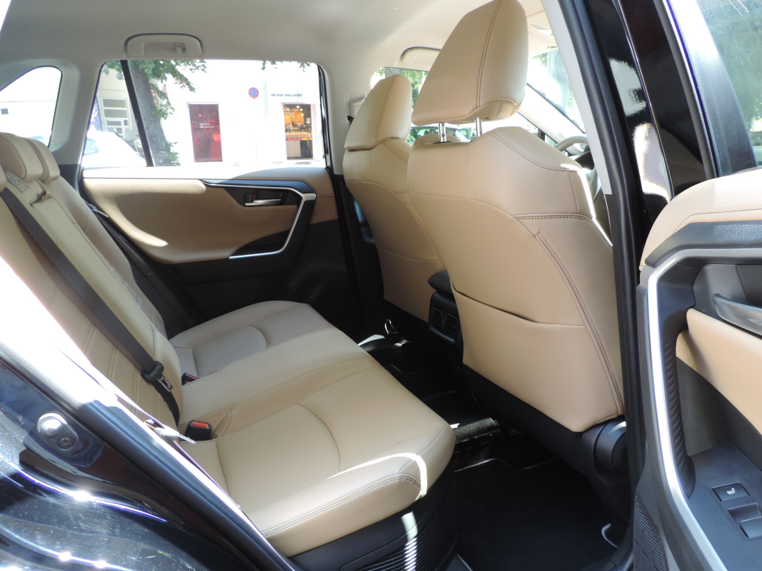 Toyota RAV4 — 10