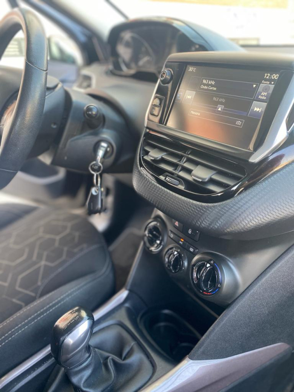 Peugeot 2008 — 12