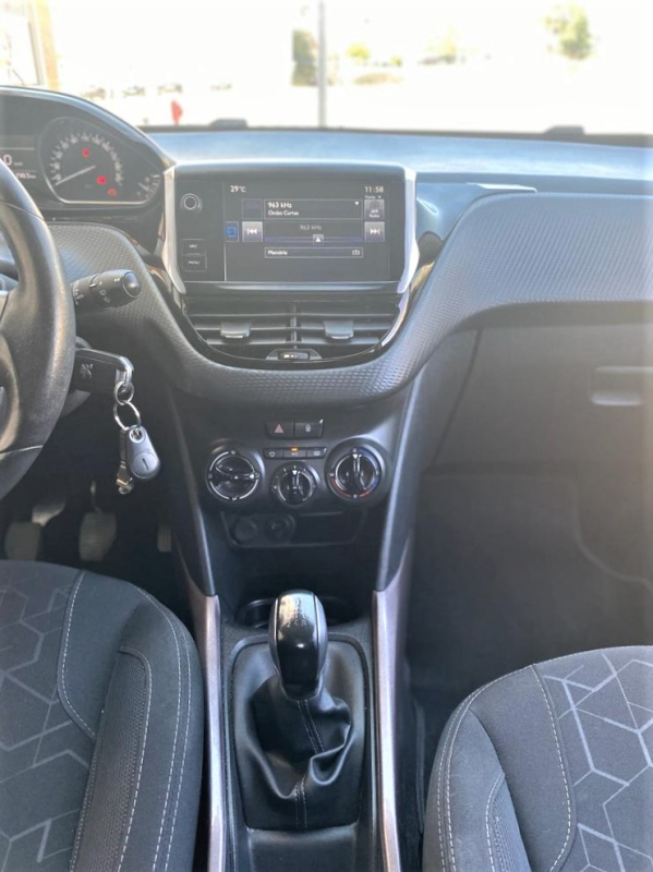 Peugeot 2008 — 13