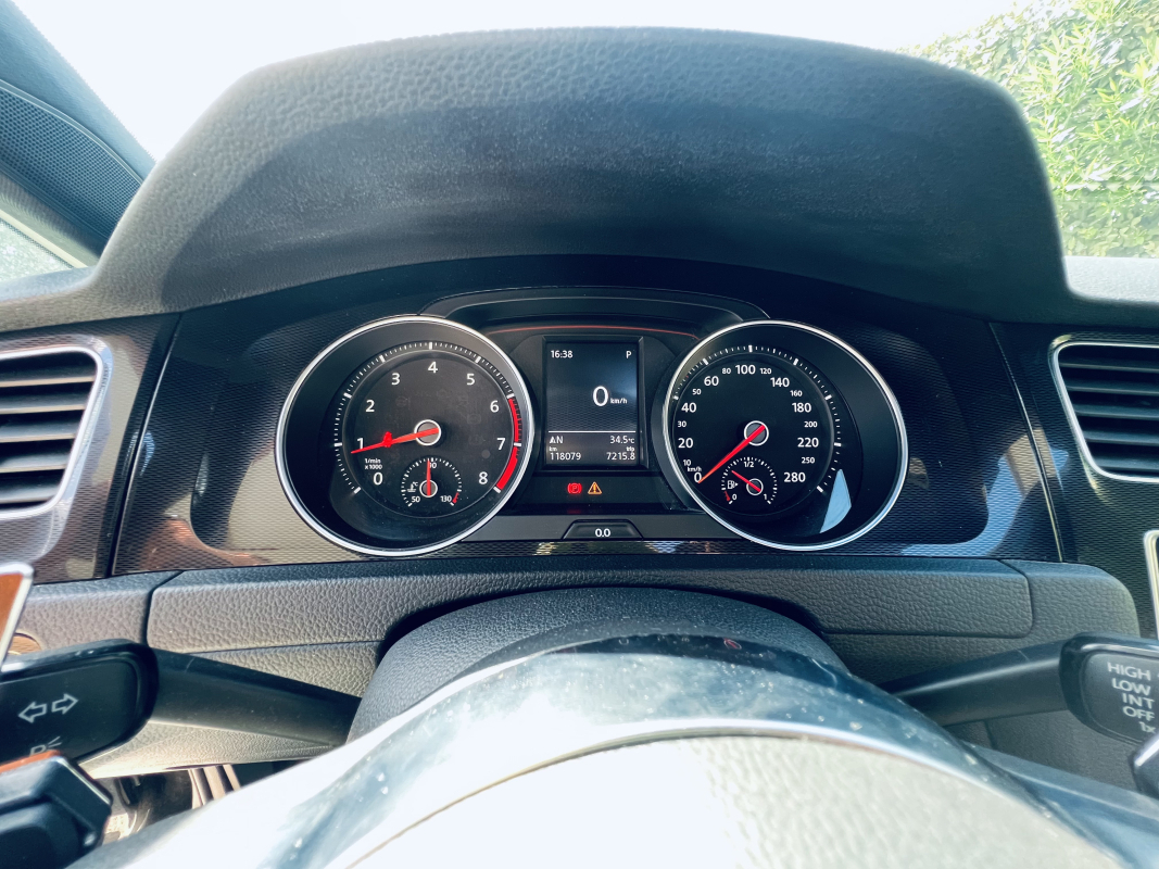 Volkswagen Golf — 8