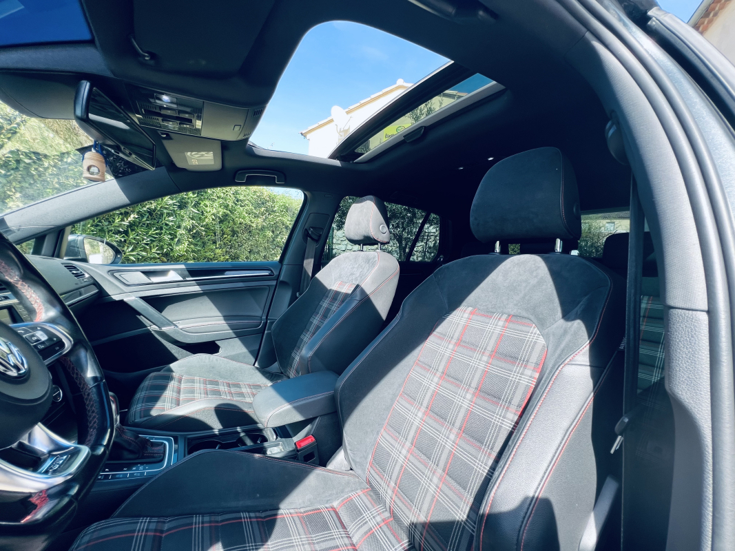 Volkswagen Golf — 5
