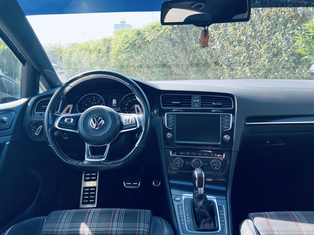 Volkswagen Golf — 7