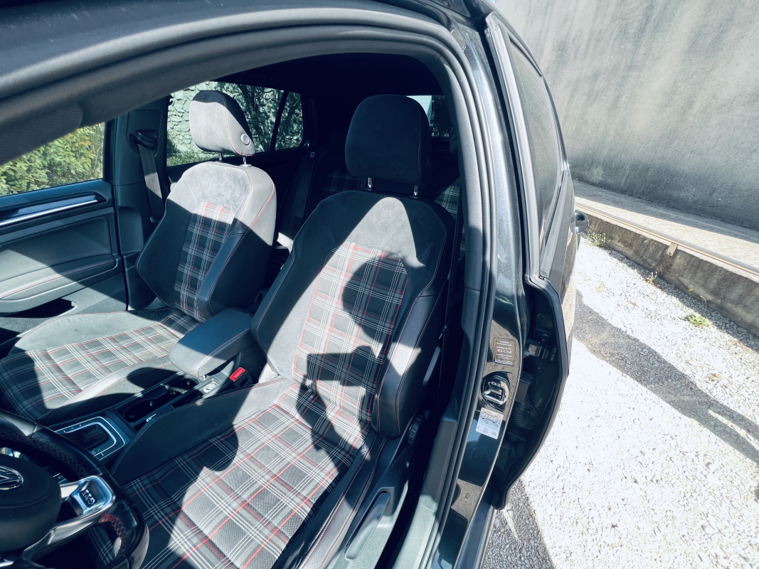Volkswagen Golf — 6