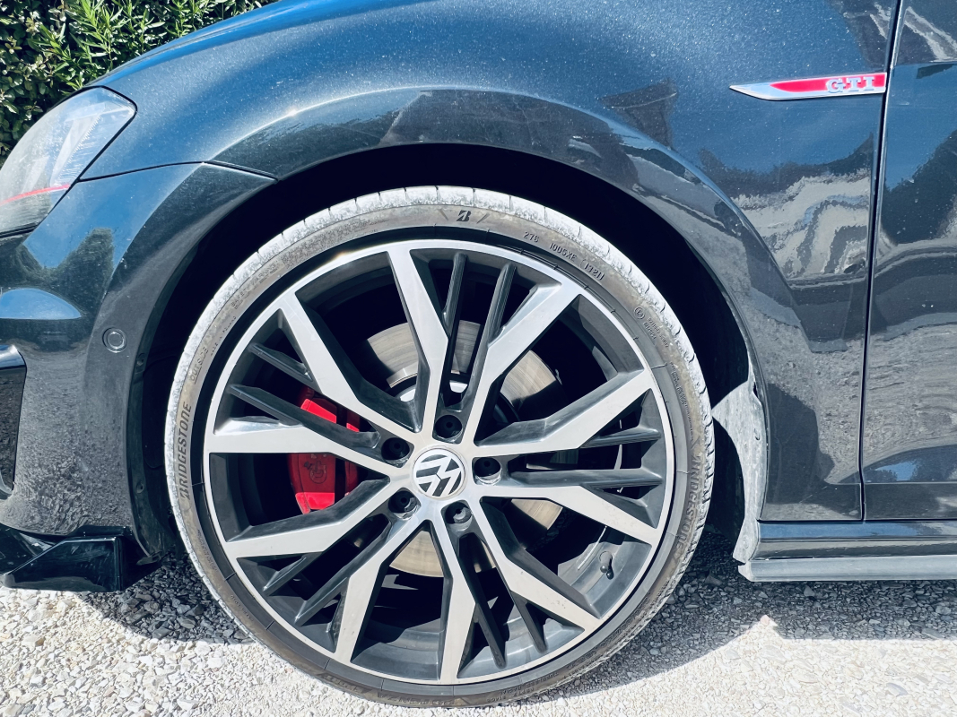 Volkswagen Golf — 17