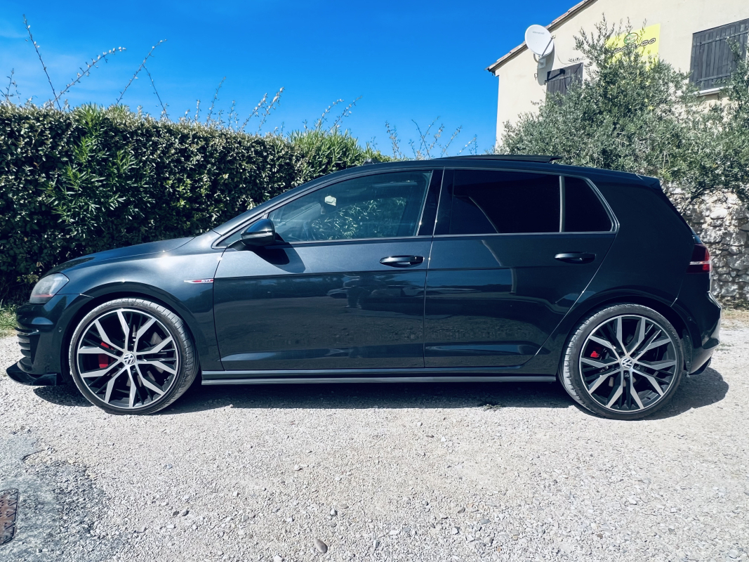 Volkswagen Golf — 3