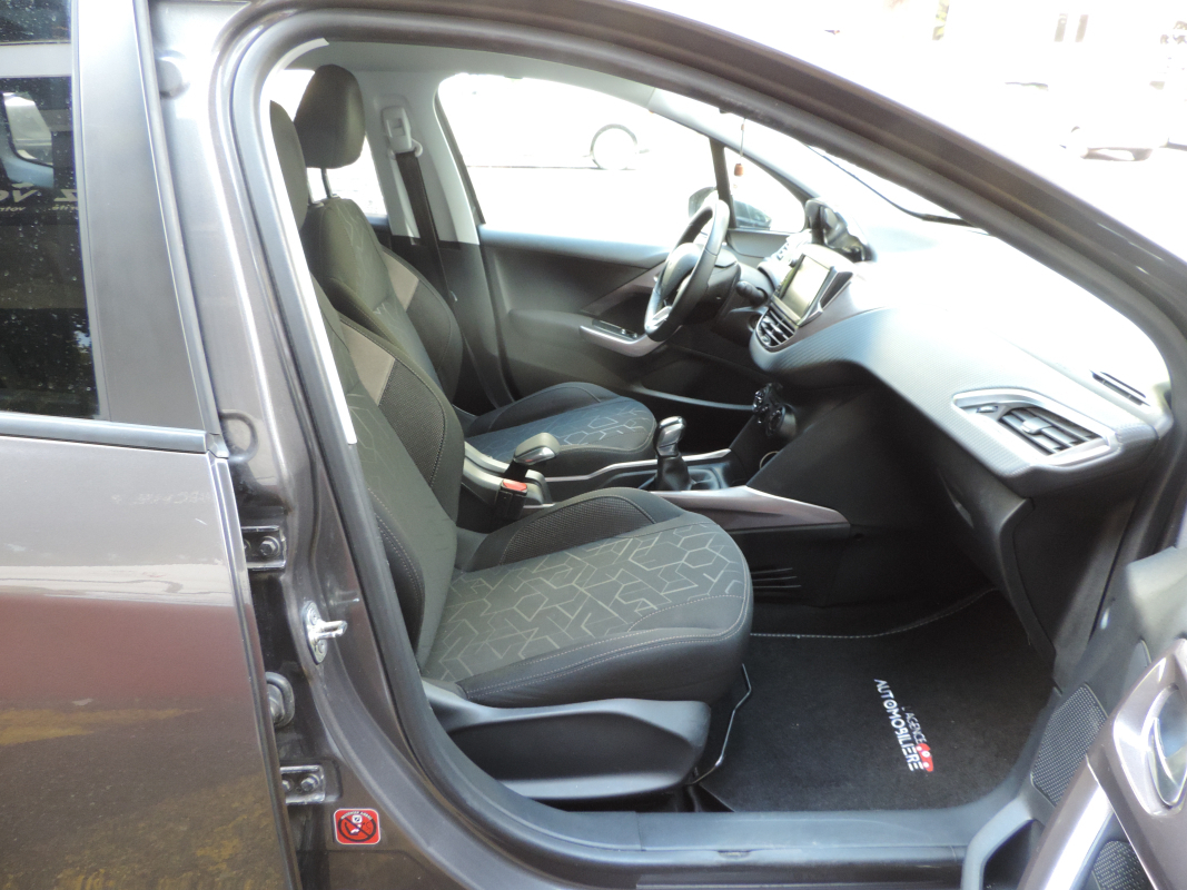Peugeot 2008 — 8